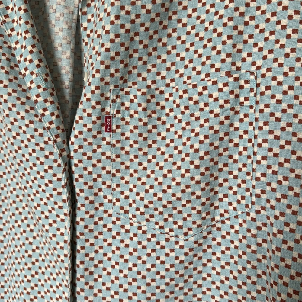 Levi’s button up - Picture 4 of 4